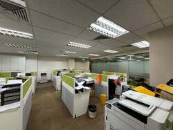 Palais Renaissance (D9), Office #632373411
